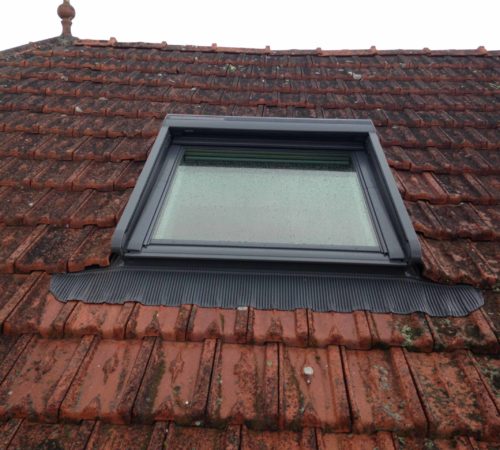 pose_fenetre_de_toit_37 Velux - Fenêtre de toit installé sur toiture en tuile